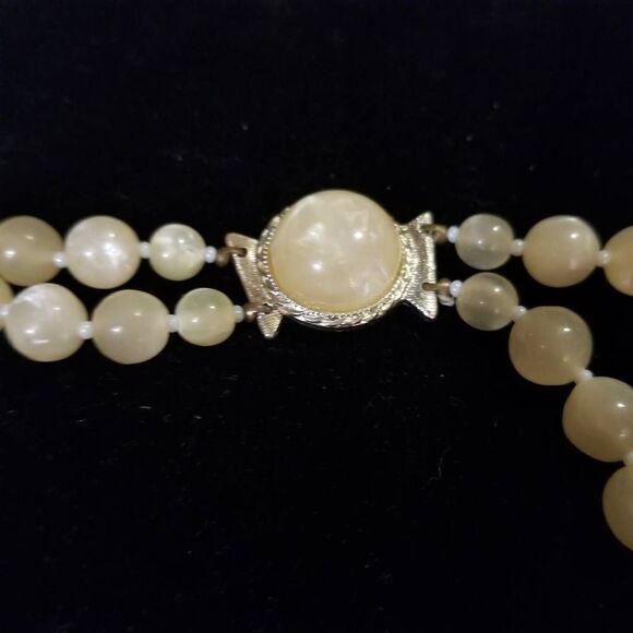 Vintage 2 strand Creamy Glass Bead Necklace - Picture 3 of 8